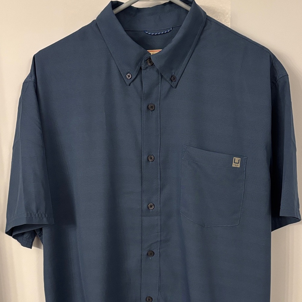 Mens Huk Kona SS button down. Large. Navy.